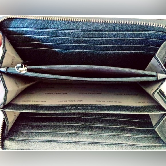 NWOT Michael Kors Metallic Silver Leather Zip Around Wallet - Picture 5 of 6